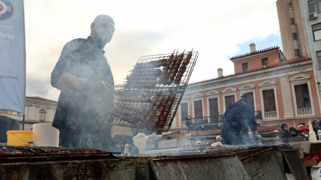 το-μαξίμου-διαψεύδει-τα-περί-απαγόρε-563606899