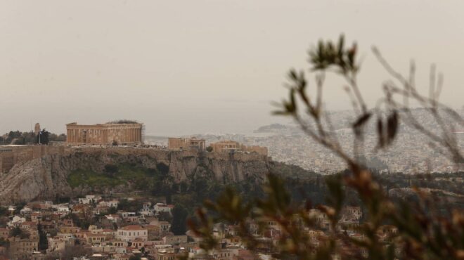 καιρός-ζέστη-και-αφρικανική-σκόνη-π-563600833