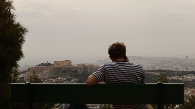 καιρός-αστατος-με-ζέστη-και-αφρικανικ-563598904