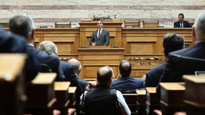 θεωρείο-οι-βουλευτές-και-οι-σταυροί-563608915