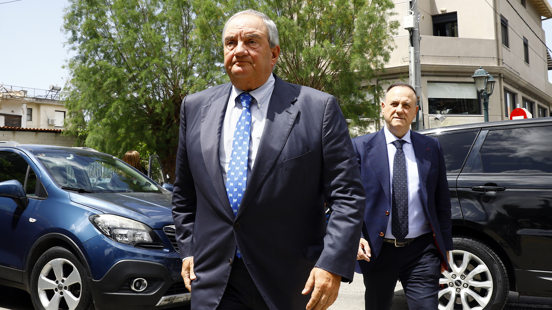 Το «τελευταίο αντίο» στον Πέτρο Μολυβιάτη – Τυλιγμένη με την ελληνική σημαία η σορός του-3