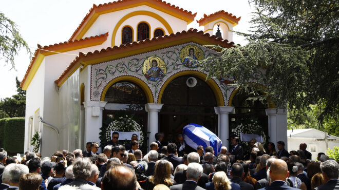 το-τελευταίο-αντίο-στον-πέτρο-μολυβ-563597260