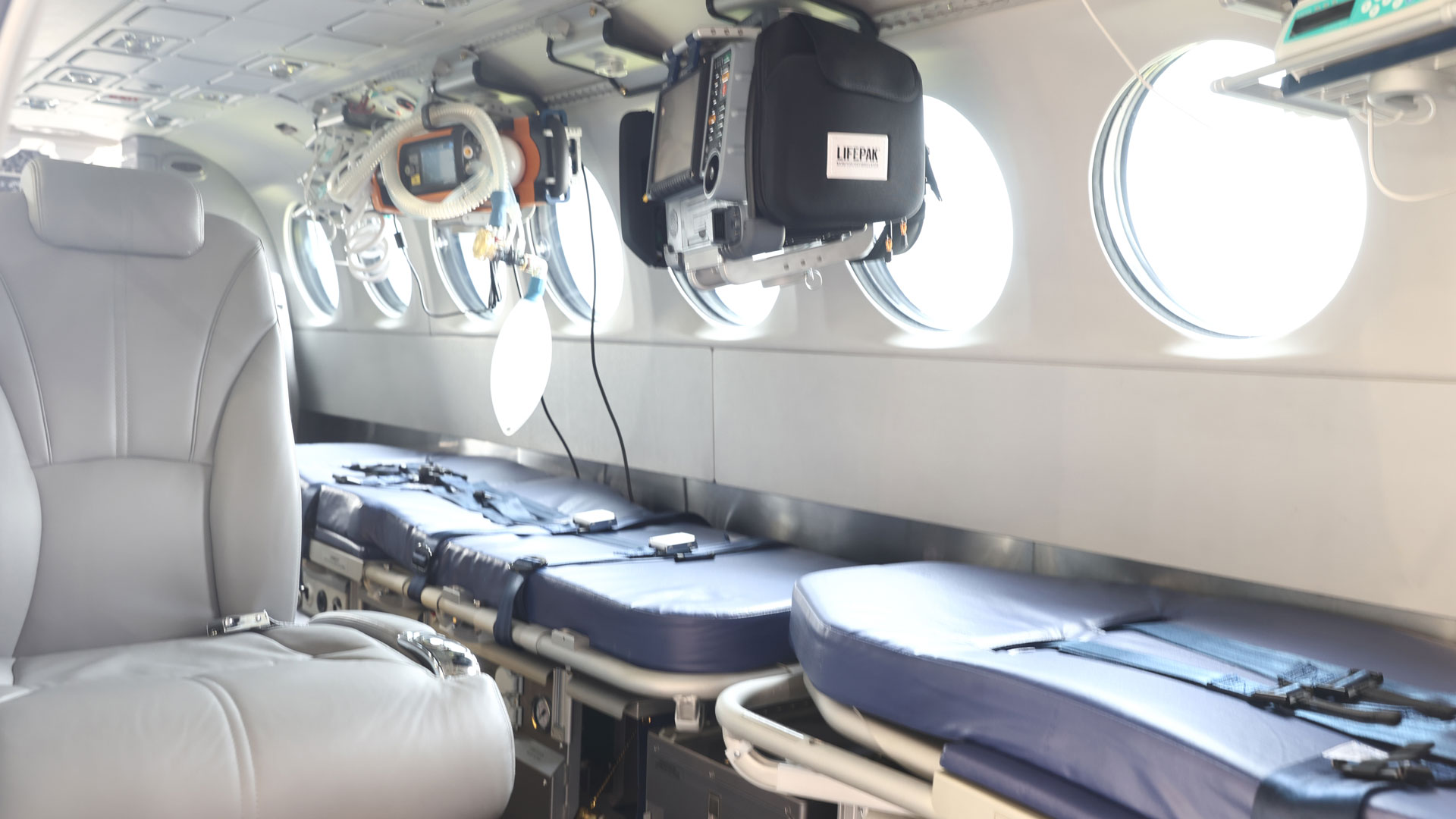 Νέο αεροσκάφος για τις αεροδιακομιδές του ΕΚΑΒ (εικόνες)-5