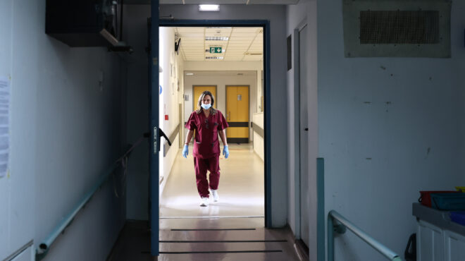 σκόπελος-στο-νοσοκομείου-του-βόλου-8χρ-563639977