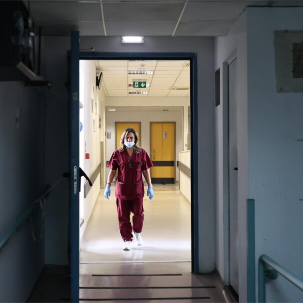 η-πρώτη-εφημερία-με-βραχιολάκι-στον-563615872