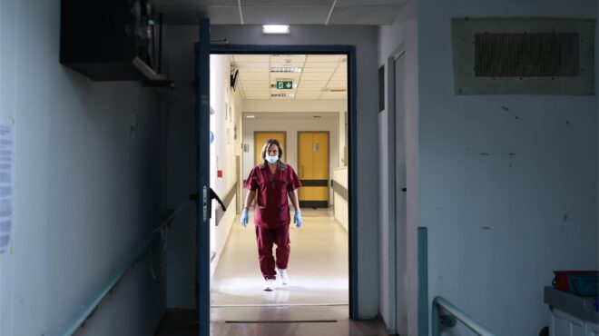 η-πρώτη-εφημερία-με-βραχιολάκι-στον-563615872