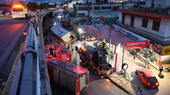 νίκαια-φορτηγό-έπεσε-από-τη-γέφυρα-της-563614186