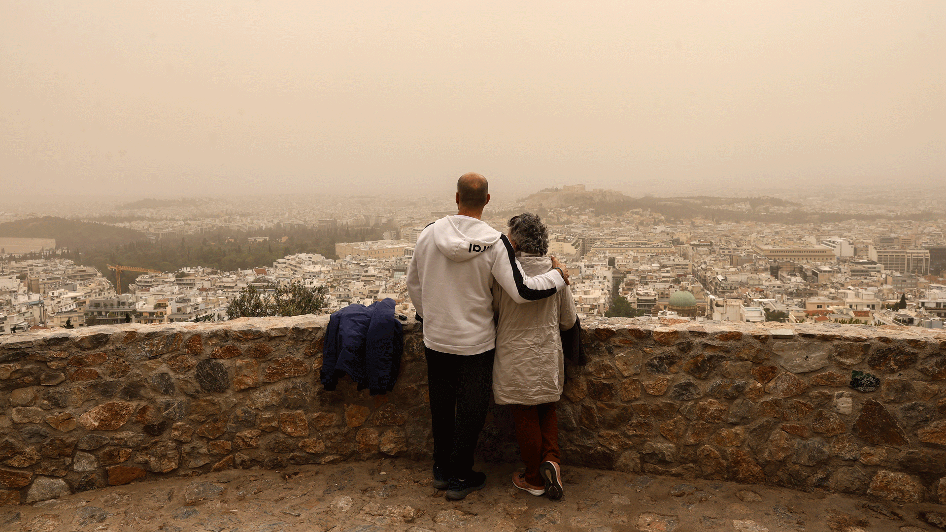 αφρικανική-σκόνη-σκοτείνιασε-η-αττ-563616307