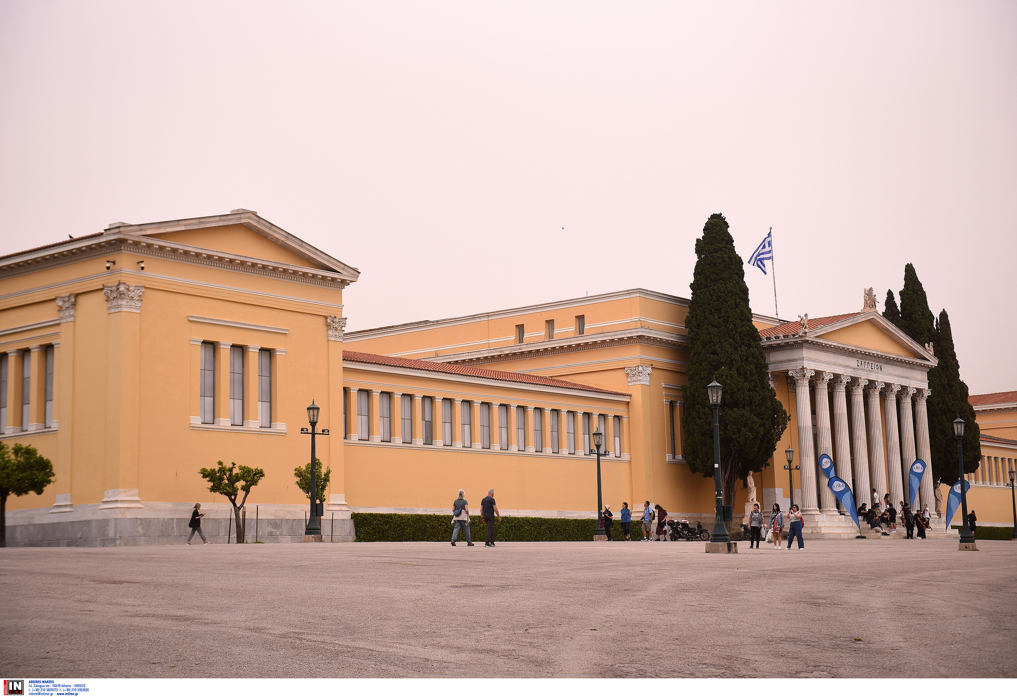 Αφρικανική σκόνη: «Σκοτείνιασε» η Αττική από το πυκνό νέφος – Απόκοσμες εικόνες στο κέντρο της Αθήνας-1