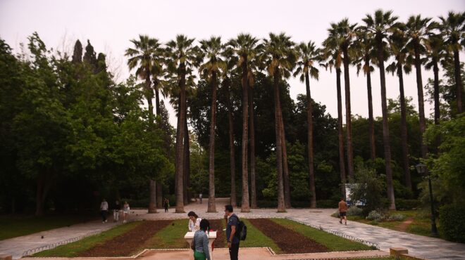 καιρός-ζέστη-και-υψηλές-συγκεντρώσει-563623591