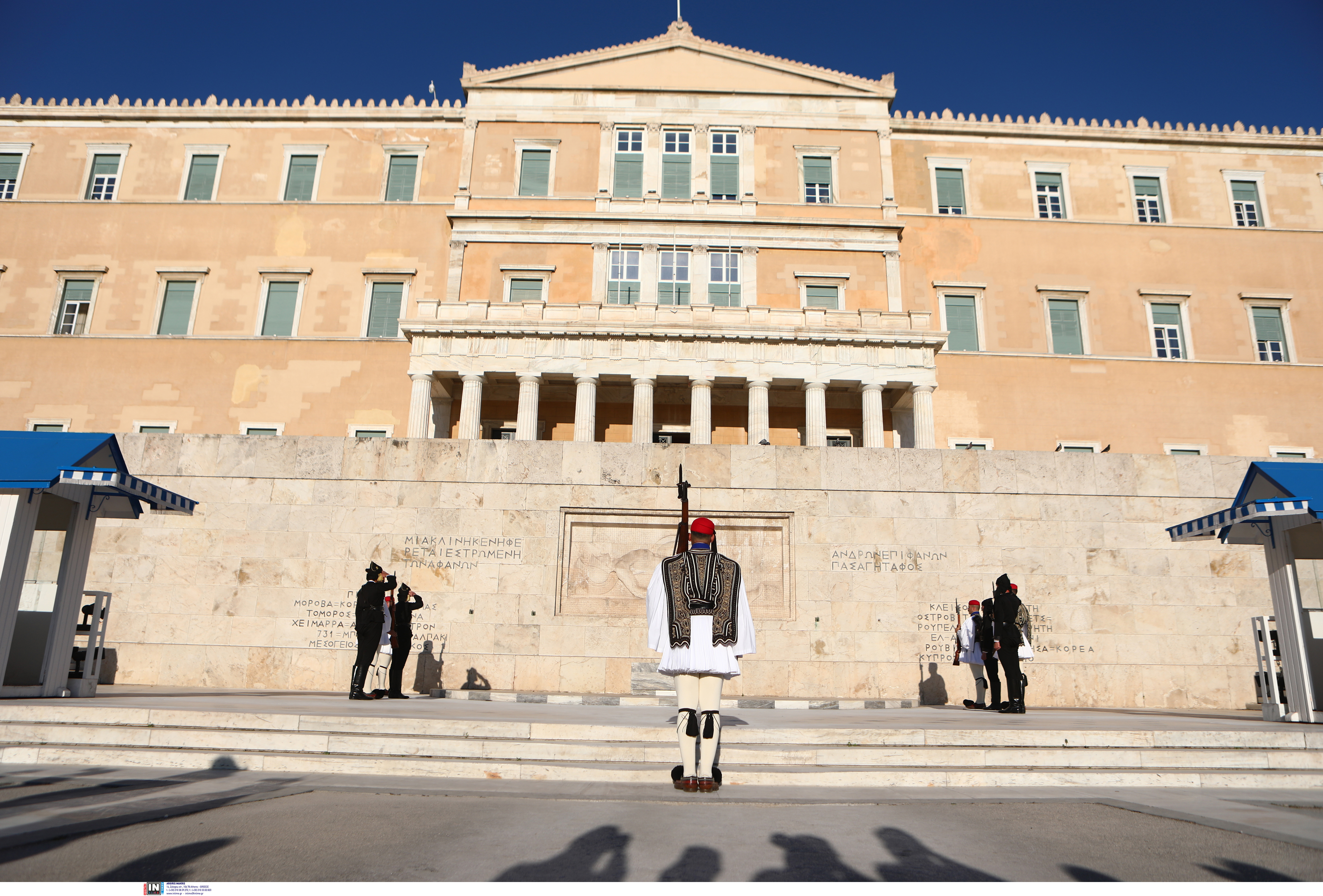 Με ποντιακές φορεσιές οι εύζωνες στο Σύνταγμα-3