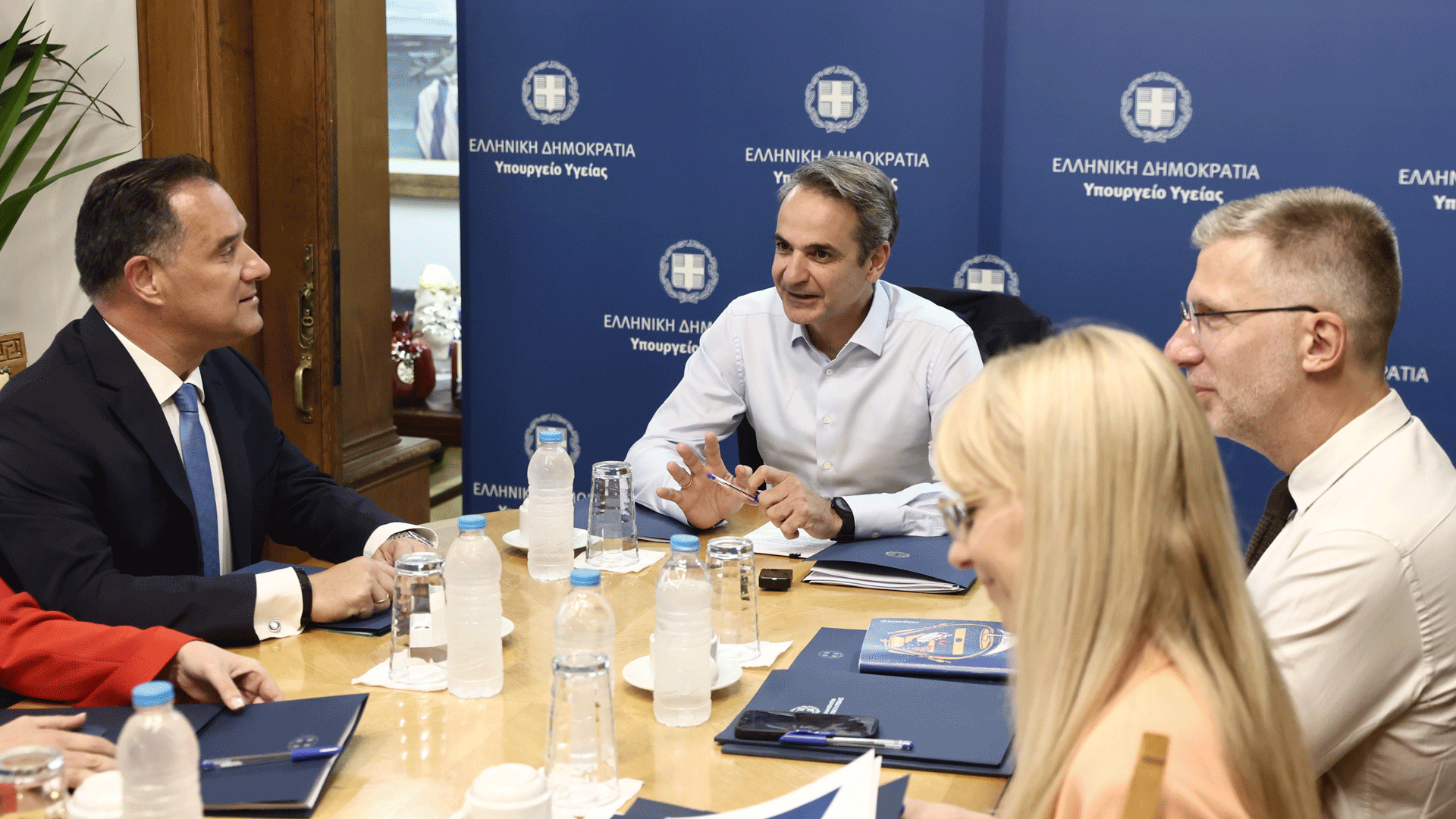 επίσκεψη-μητσοτάκη-στο-υπ-υγείας-θα-563624491