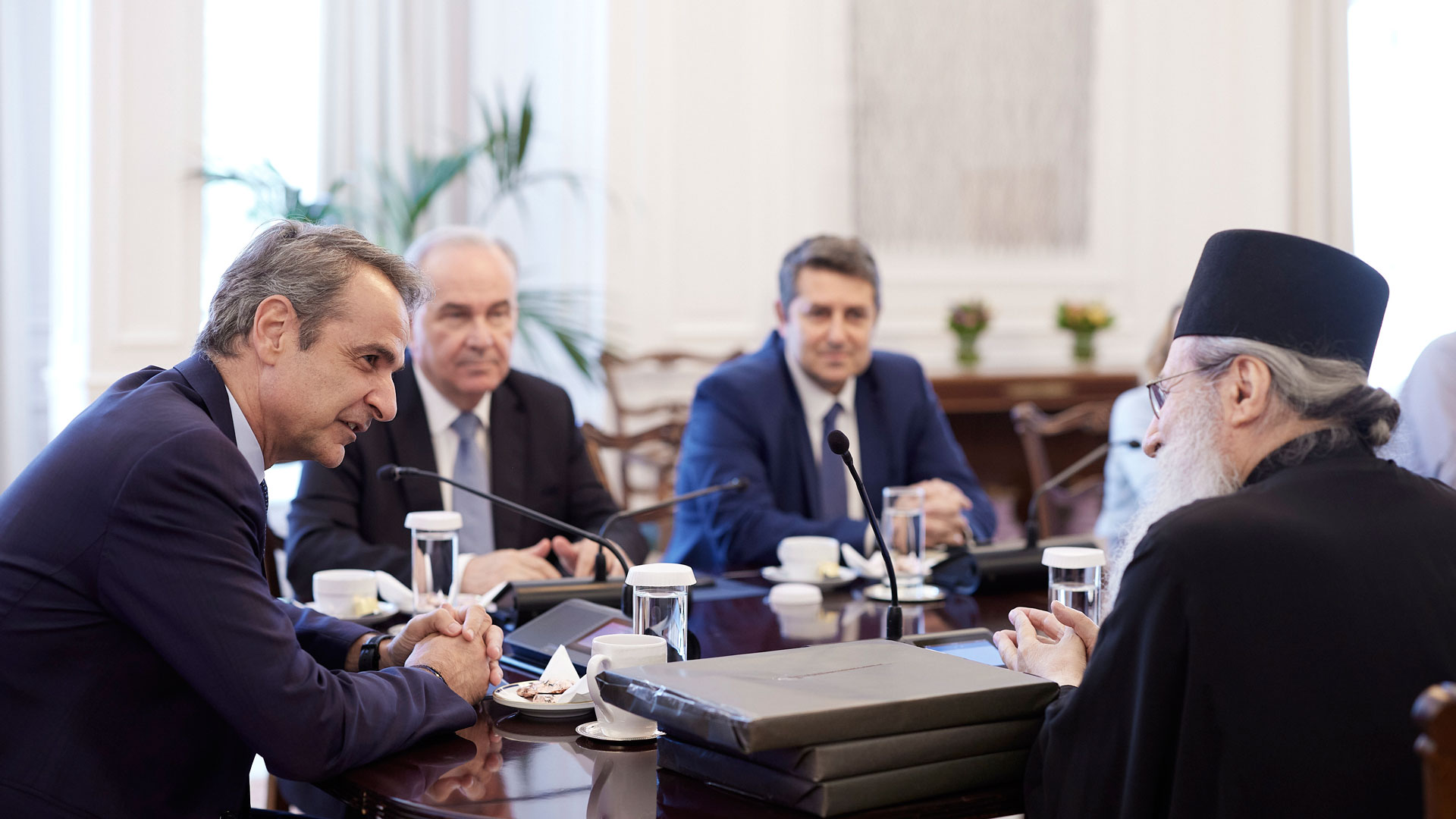 Συνάντηση Μητσοτάκη με επιτροπή του Αγίου Ορους-1