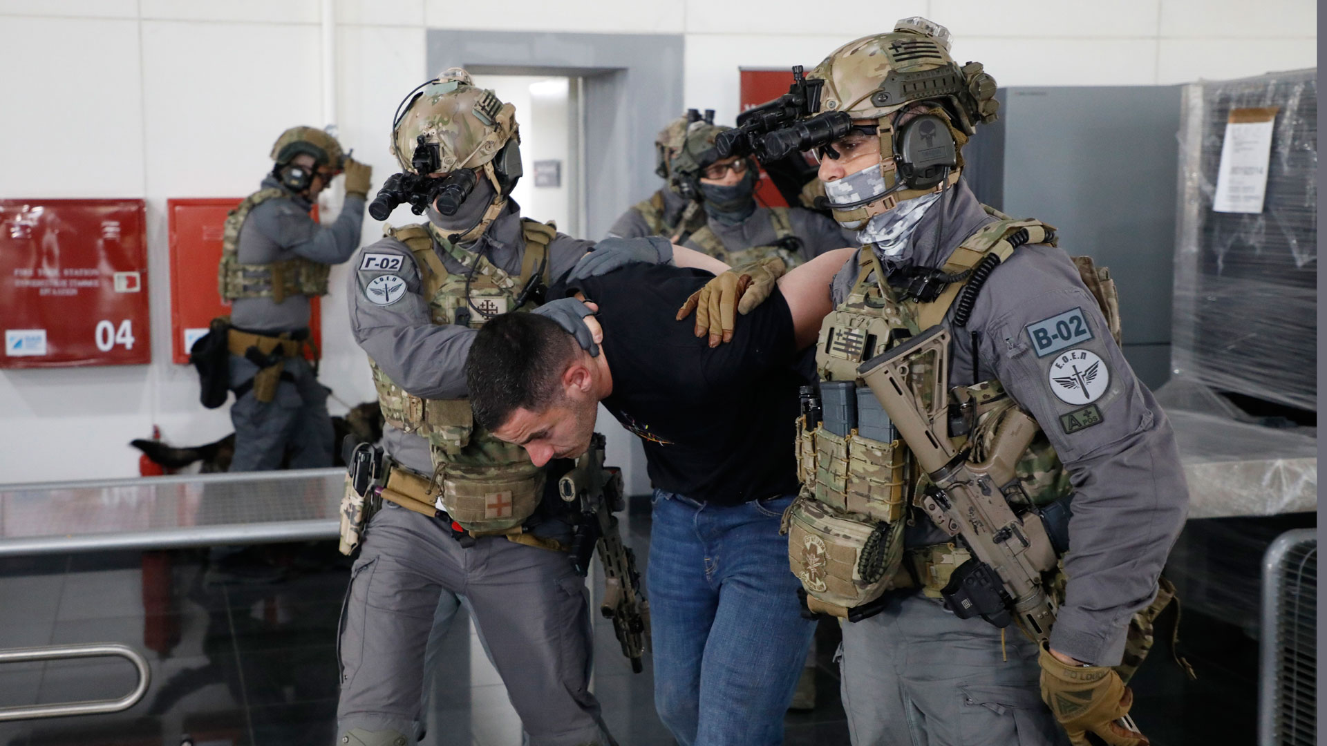 Λιμάνι Πειραιά: Εικόνες από την άσκηση αντιμετώπισης τρομοκρατικής ενέργειας-6