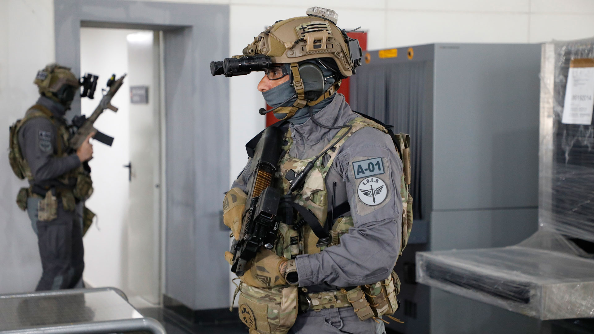 Λιμάνι Πειραιά: Εικόνες από την άσκηση αντιμετώπισης τρομοκρατικής ενέργειας-10