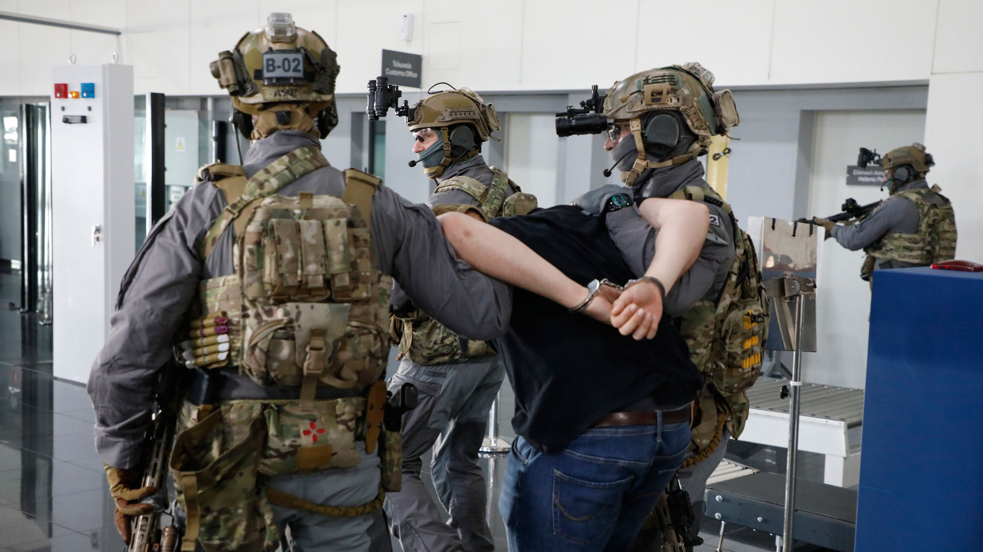 Λιμάνι Πειραιά: Εικόνες από την άσκηση αντιμετώπισης τρομοκρατικής ενέργειας-9