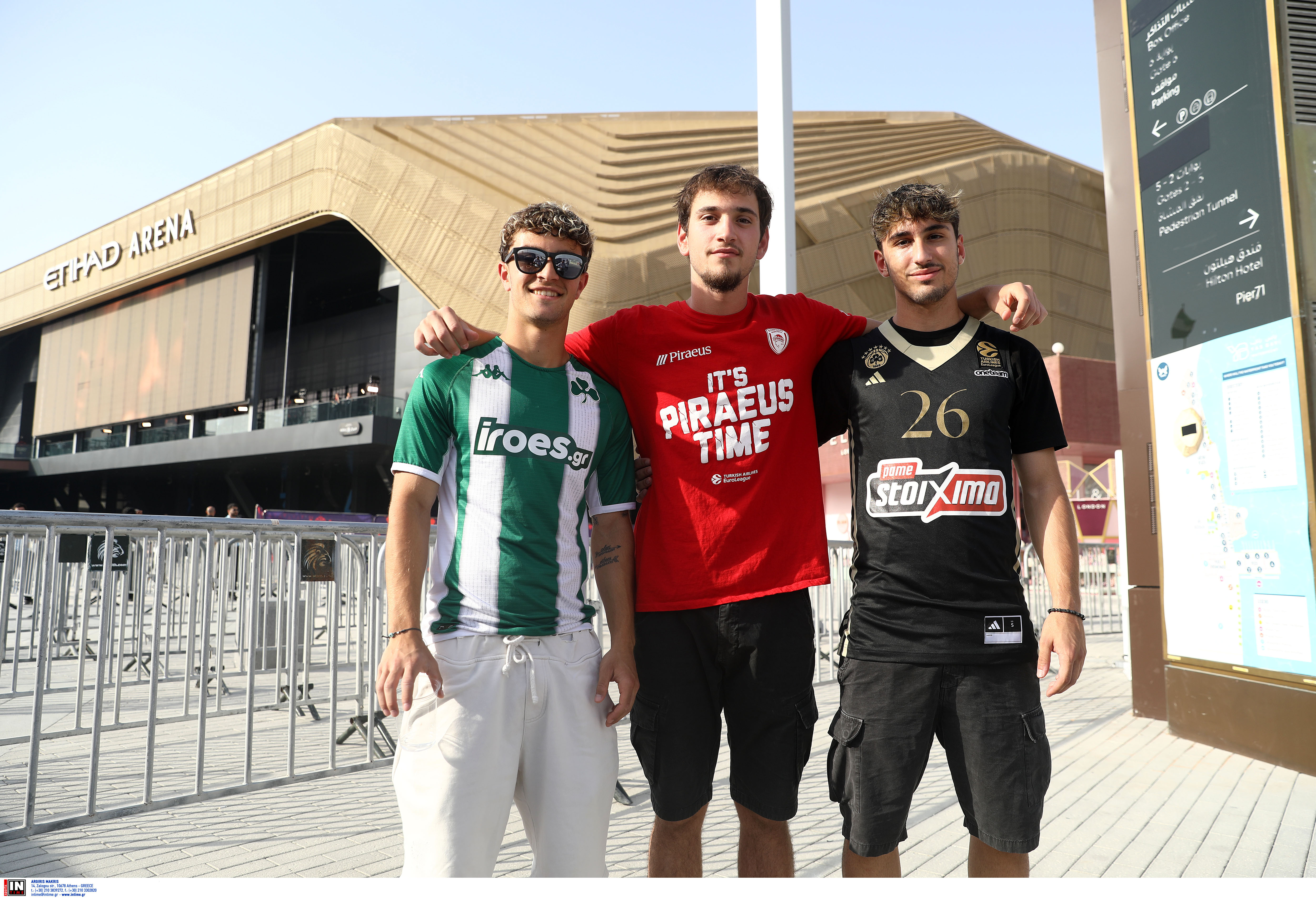 Final Four 2025: Φίλαθλοι του Ολυμπιακού και του Παναθηναϊκού μαζί έξω από την Etihad Arena-2