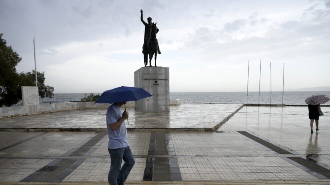 καιρός-tοπικές-μπόρες-και-πτώση-της-θε-563639968