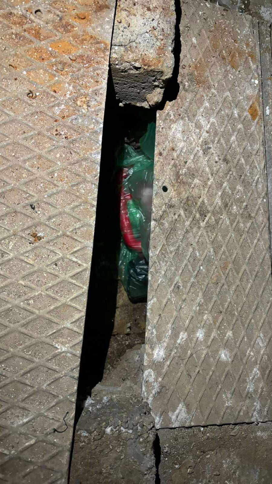 ΑΠΘ: Εντοπίστηκαν 49 μολότοφ στο κτίριο του Πολυτεχνείου-4