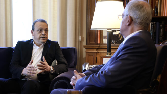 φάμελλος-σε-τασούλα-για-τις-εξελίξεις-563634307