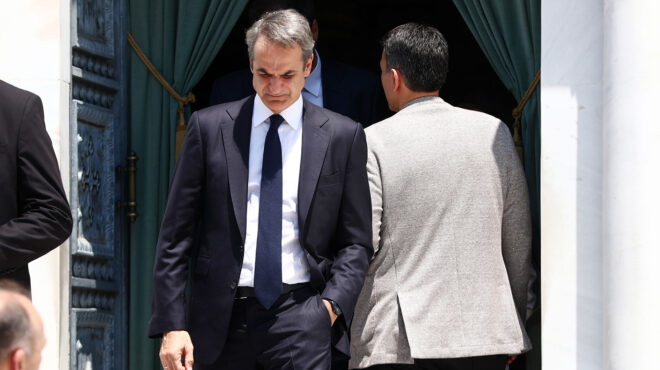 θεωρείο-μακριά-και-όχι-αγαπημένοι-563635852