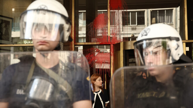 ακρόπολη-προσαγωγή-12-ατόμων-που-προσπά-563635987