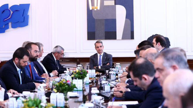 συνάντηση-μητσοτάκη-με-περιφερειάρχ-563640520