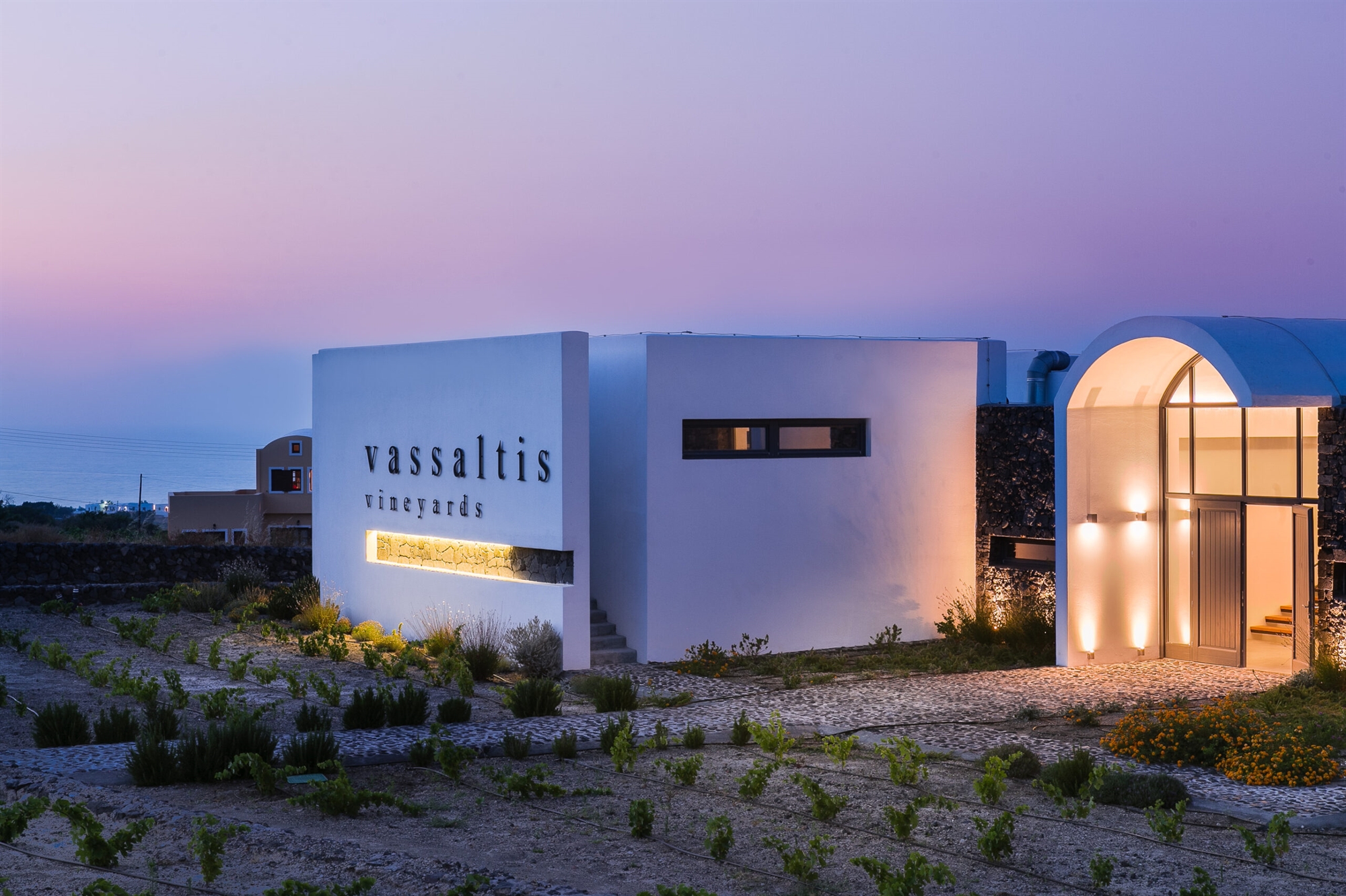 Ρόμπερτ Μακέιμπ, τρεις νέες φωτογραφικές εκθέσεις σε Κύπρο, Σαντορίνη και Δράμα-3