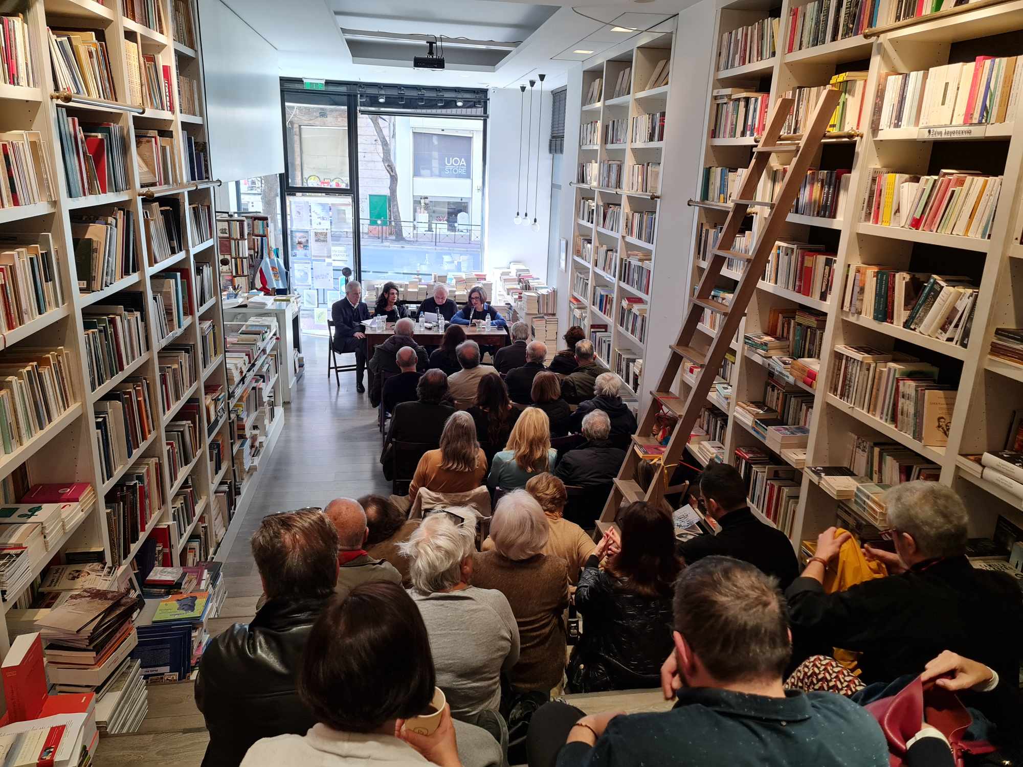 Σε ασφυξία τα μικρά βιβλιοπωλεία – Το τέλος μιας παλιάς σχέσης-1