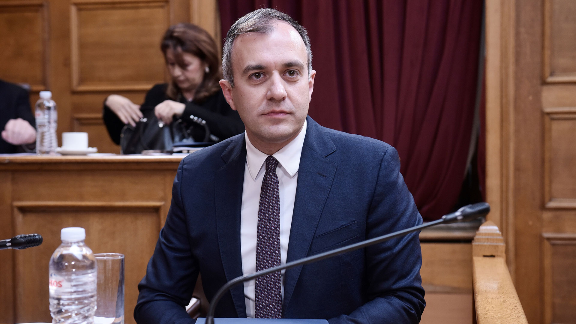 Φραγμός σε ύποπτες επενδύσεις από ξένους υπηκόους-1