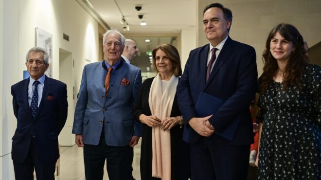 ρόμπερτ-μακέιμπ-τρεις-νέες-φωτογραφι-563591821