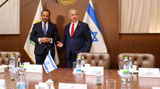 ο-νετανιάχου-στηρίζει-το-καλώδιο-οι-ε-563596792