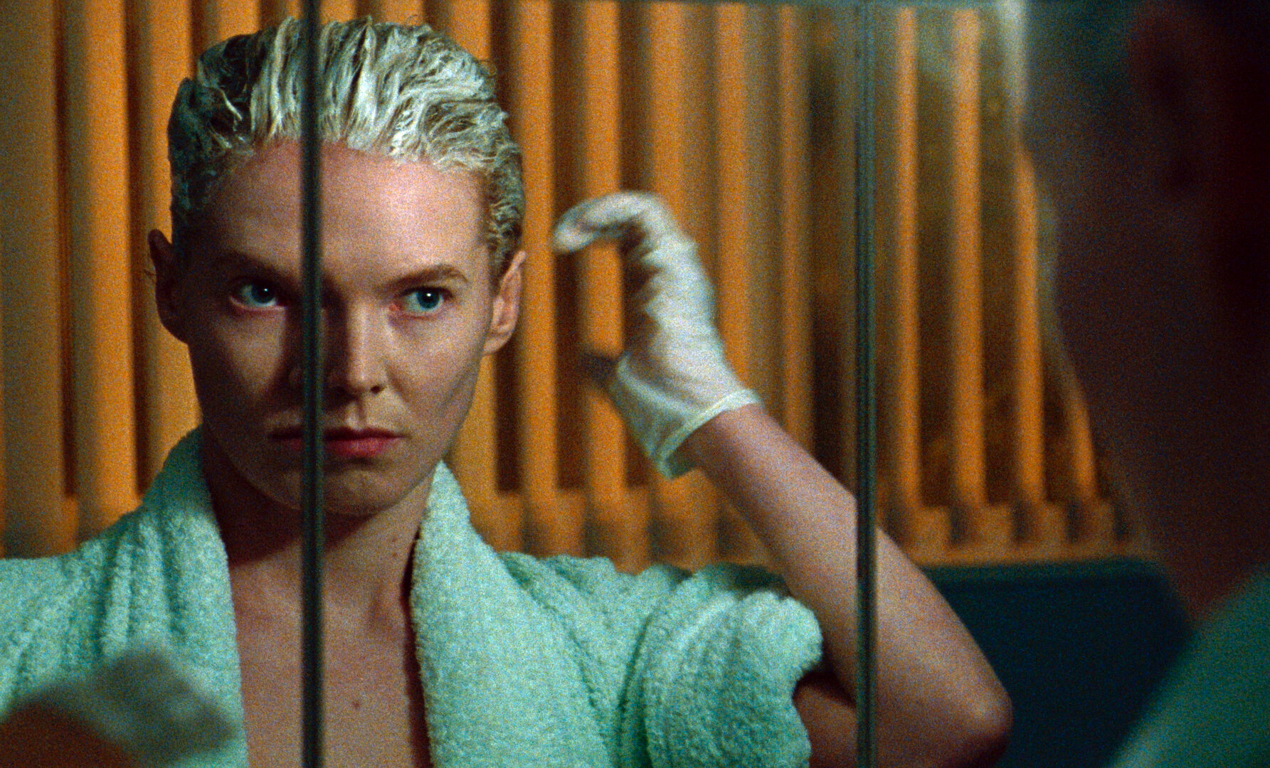 Mobland: Κάτω από το χαλί της βρετανικής κοινωνίας-1