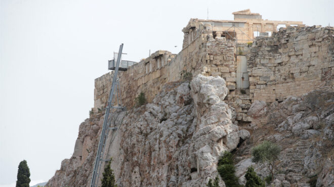 και-δεύτερος-ανελκυστήρας-στην-ακρόπ-563625964