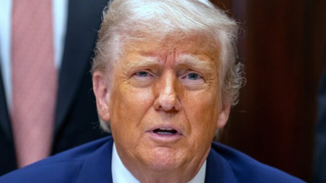 ντόναλντ-τραμπ-φτήνια-563610787