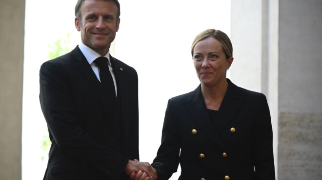 η-μελόνι-υποδέχεται-τον-μακρόν-στη-ρώμ-563637010