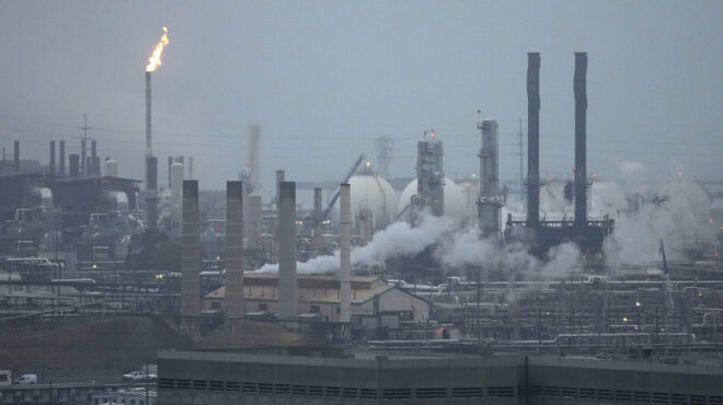 ηπα-chevron-και-exxon-είδαν-τα-κέρδη-τους-να-υποχω-563591605