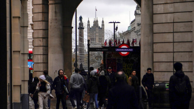 λονδίνο-μπλακ-άουτ-παρέλυσε-το-μετρό-563607931