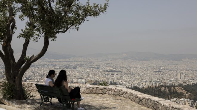καιρός-αίθριος-με-άνοδο-της-θερμοκρασ-563633842