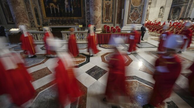 γιατί-οι-πάπες-ξαναβαφτίζονται-τα-δ-563594932