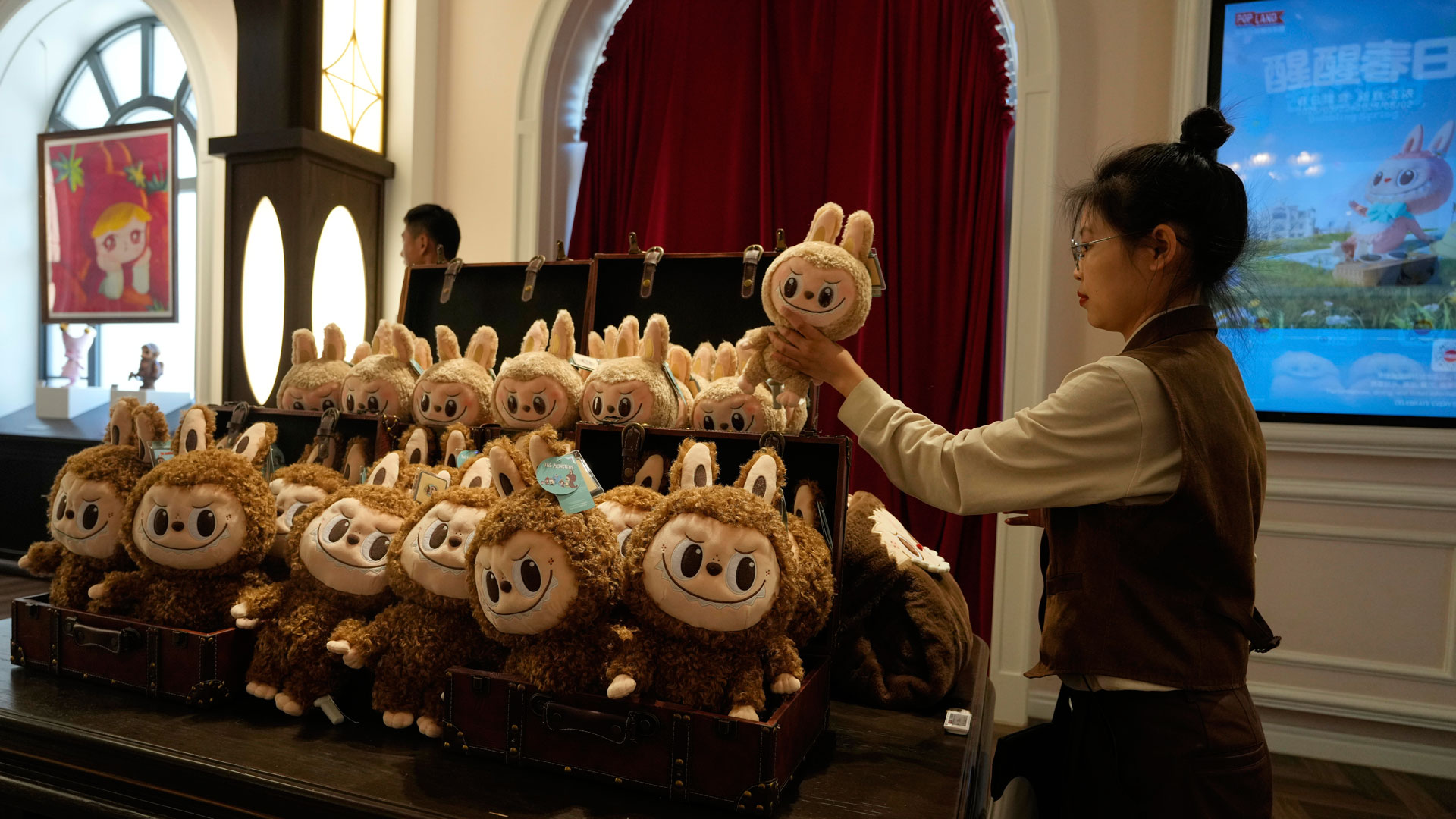 Τα κουκλάκια Labubu θα πωλούνται διαδικτυακά για «λόγους ασφαλείας»-1