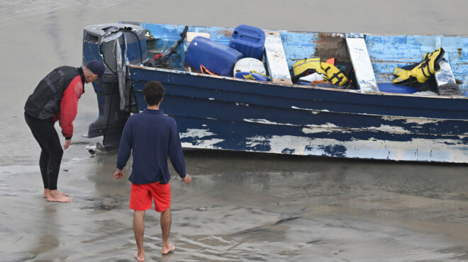ηπα-aνατροπή-πλοιαρίου-κοντά-στο-σαν-ντ-563596018