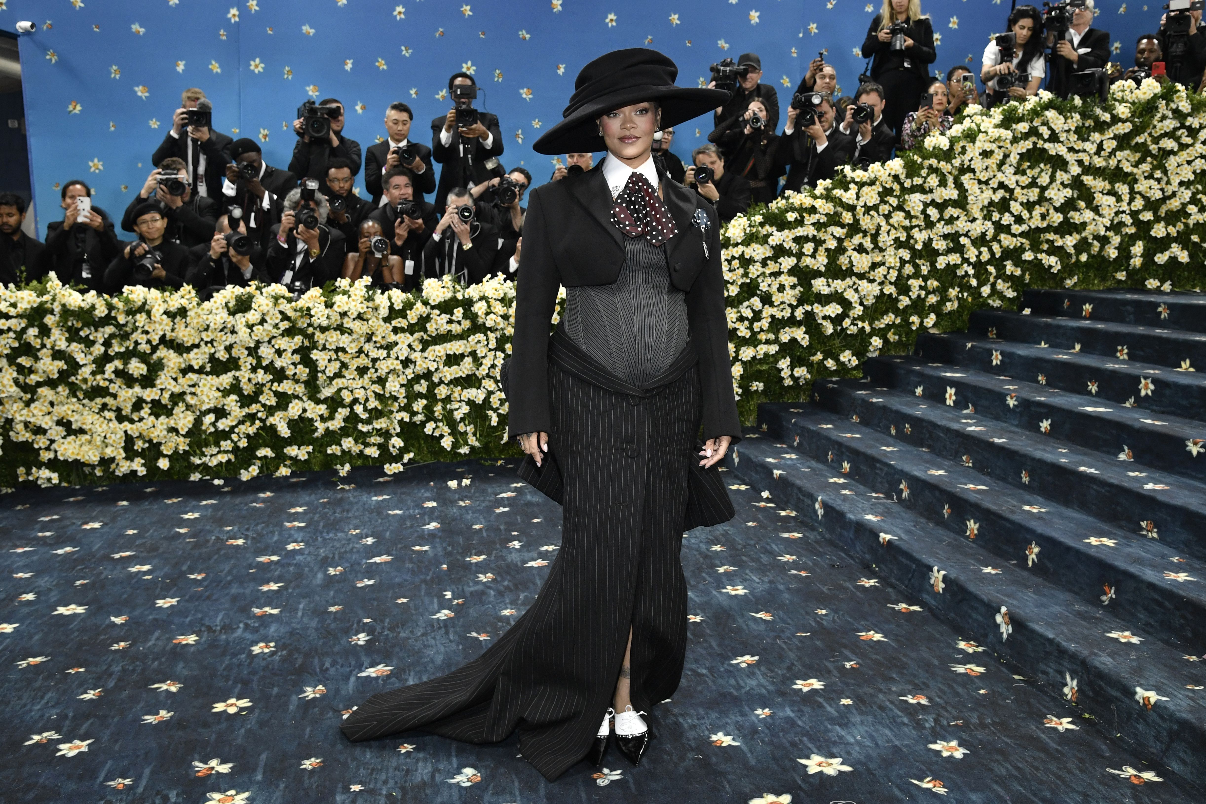 Met Gala 2025: Μαύρος δανδισμός, ανδρόγυνα στυλ και μία… εγκυμοσύνη-1