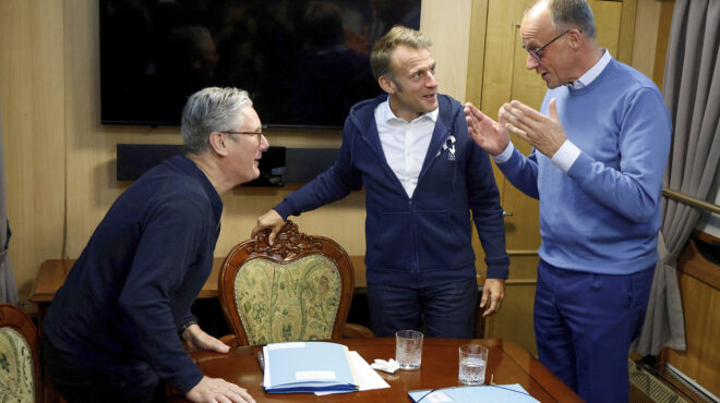 το-χαρτομάντιλο-του-μακρόν-και-οι-θεωρ-563607352