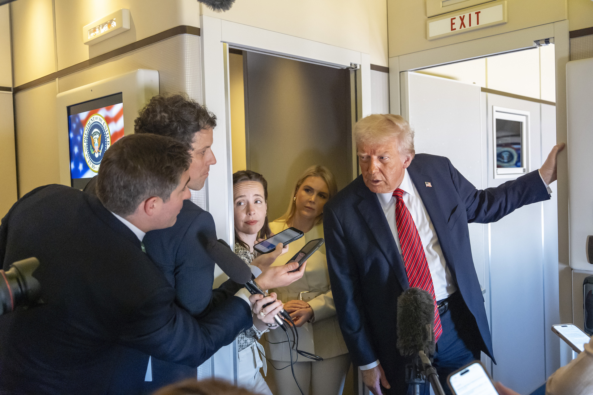 Συνομιλίες μετ’ εμποδίων: Πισωγύρισμα για τον Τραμπ, νέα πίστωση χρόνου στον Πούτιν-1