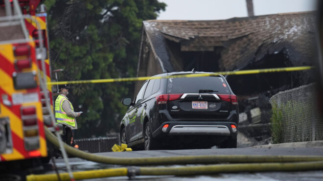 ηπα-συντριβή-αεροσκάφους-σε-γειτονιά-563626360