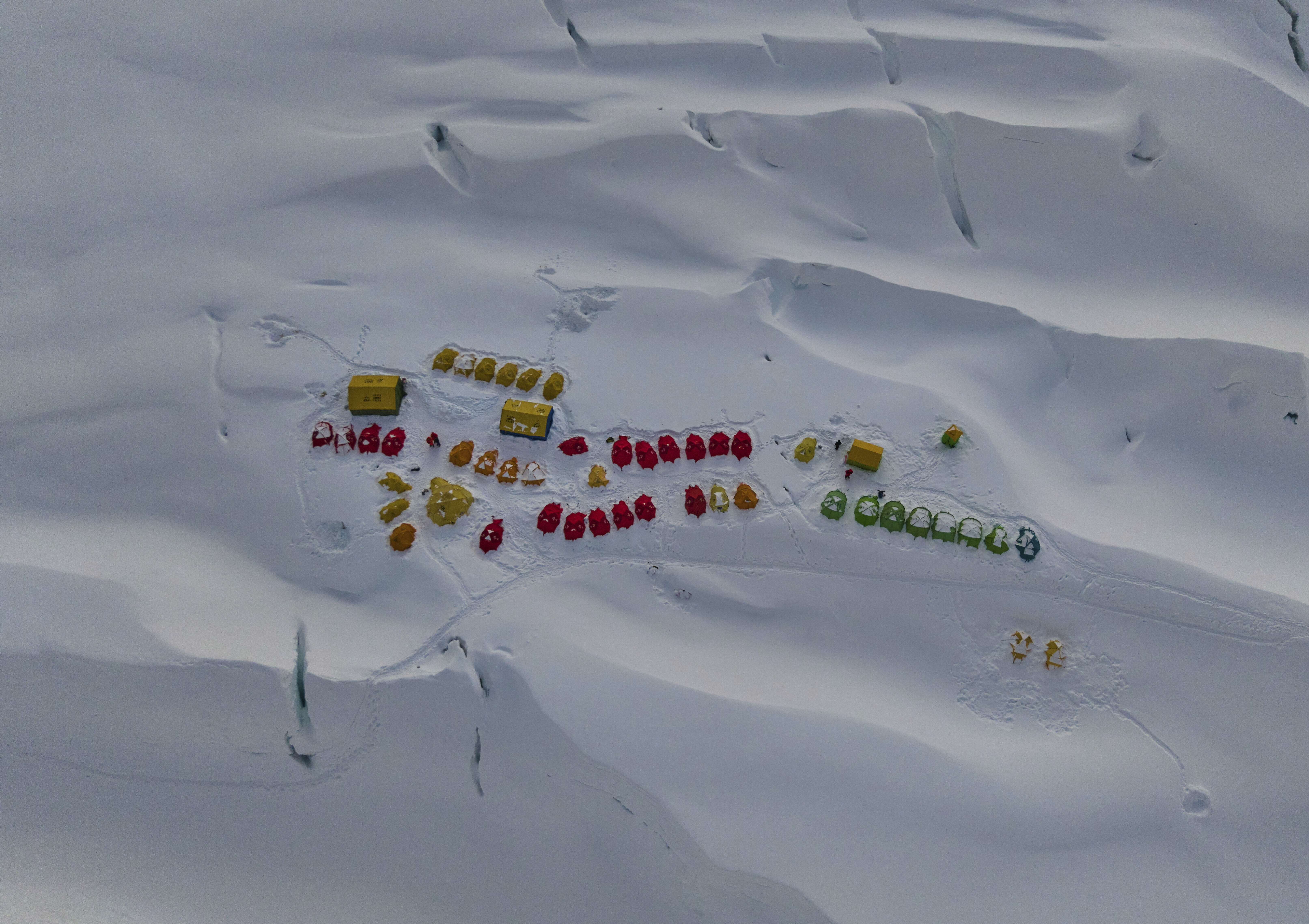 Εβερεστ: H σεζόν τελειώνει και οι τελευταίοι τολμηροί συνωστίζονται λίγο πριν από την κορυφή-9