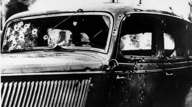 σαν-σήμερα-23-μαΐου-1934-το-διάσημο-ζευγάρ-563624962