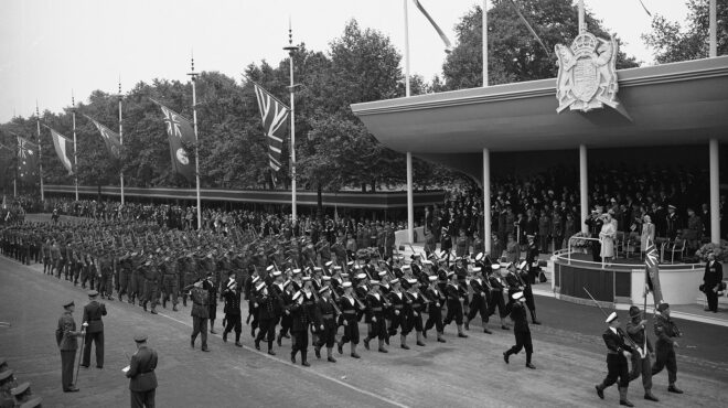 αρθρο-ντέιβιντ-λάμι-ογδόντα-χρόνια-απ-563601040
