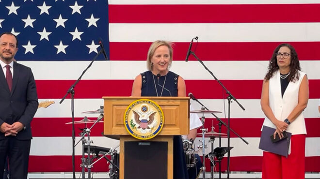 τζούλι-ντέιβις-η-πρέσβης-στην-κύπρο-αν-563589727